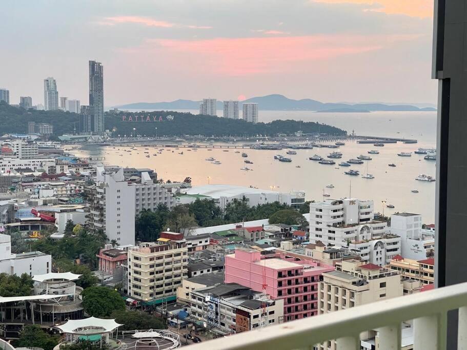 Base Central Pattaya Long Balcony King-Bed With Infinity Pool & Free Netflix! Extérieur photo