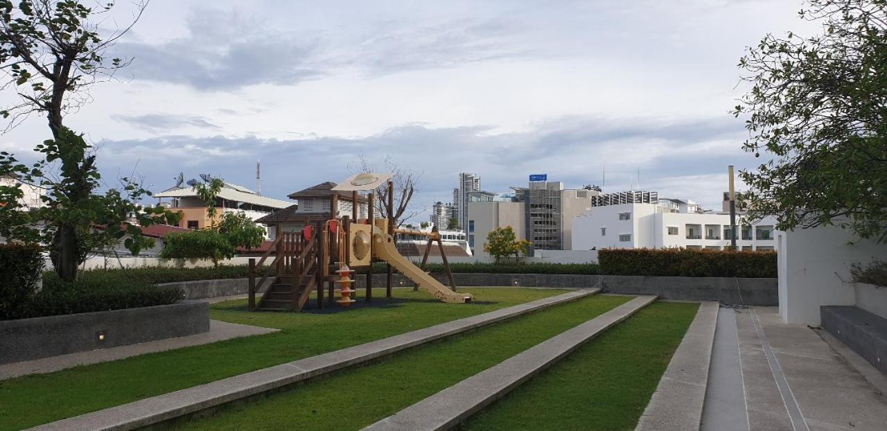 Base Central Pattaya Long Balcony King-Bed With Infinity Pool & Free Netflix! Extérieur photo