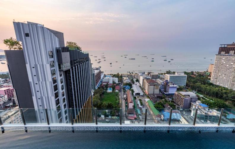 Base Central Pattaya Long Balcony King-Bed With Infinity Pool & Free Netflix! Extérieur photo